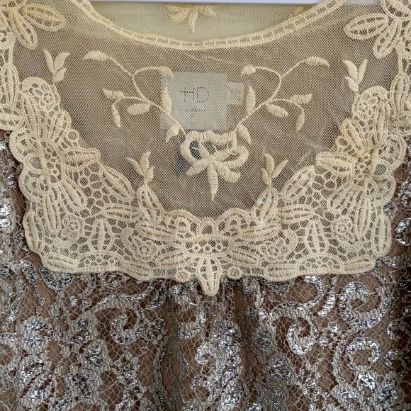 HD in Paris by Anthropologie Metallic Lace Top SZ 2 EUC - Picture 3 of 10